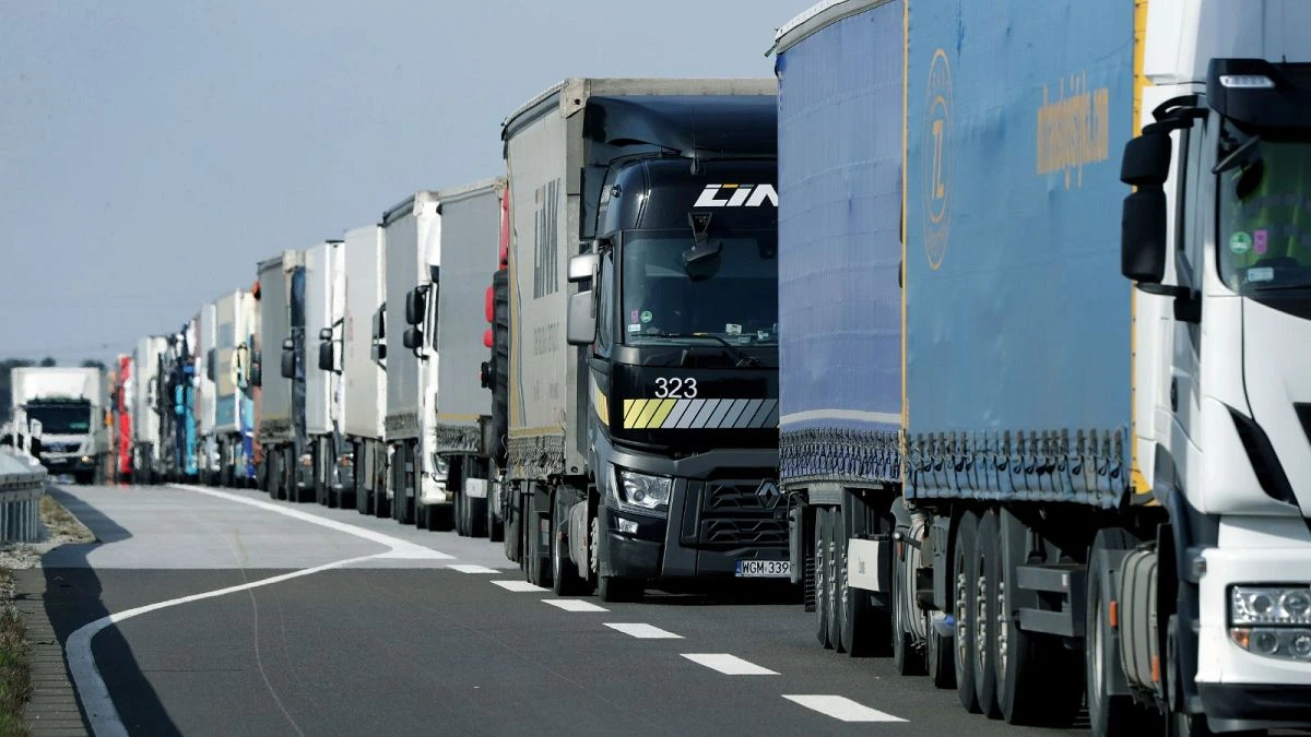 Road freight between Iran and Turkey — cargo trucks on the international corridor